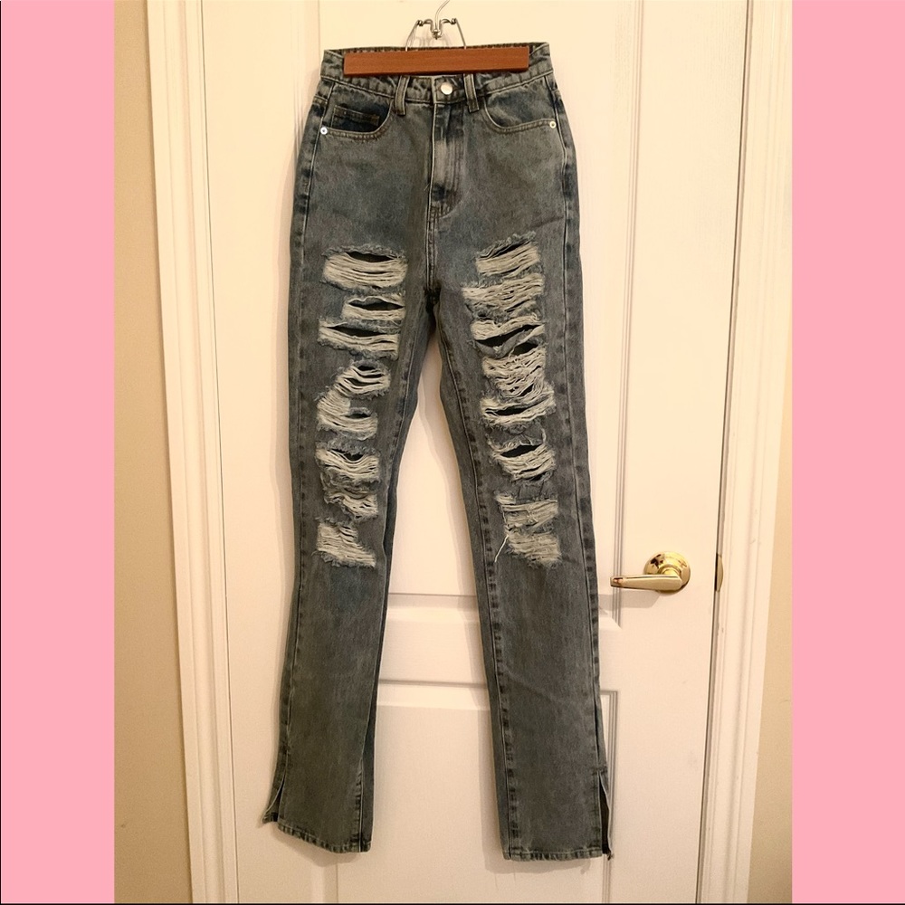 Pretty Little Thing - Tall Mid Blue Full Distressed Split Hem Denim Jean